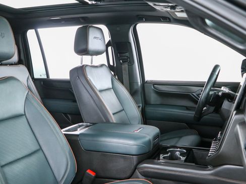 Used 2025 GMC Yukon XL AT4 w/ AT4 Premium Package AWD/4WD image 32