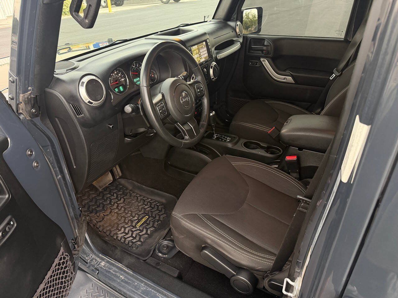 Used 2018 Jeep Wrangler Unlimited Sahara w/ Connectivity Group AWD/4WD image 20