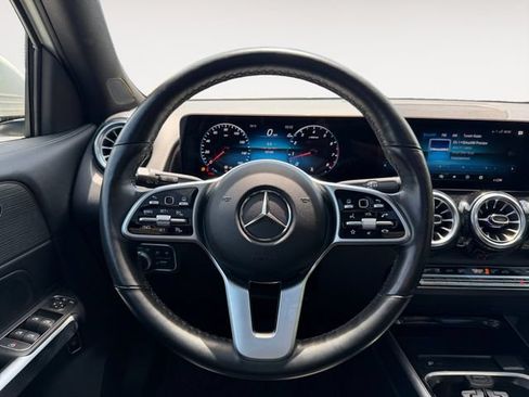 Used 2023 Mercedes-Benz GLB 250 4MATIC image 17