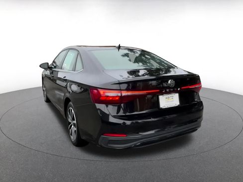 Used 2025 Volkswagen Jetta SE image 11