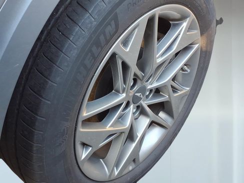 Used 2025 Genesis GV70 2.5T AWD/4WD image 5
