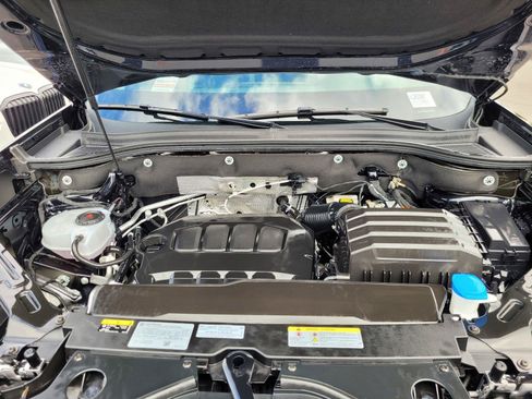 Certified 2025 Volkswagen Atlas Peak Edition SE AWD/4WD image 36