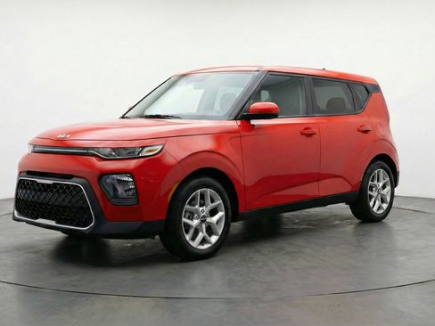 Used 2025 Kia Soul LX w/ LX Technology Package FWD image 3