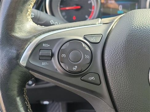 Used 2018 Buick Regal Essence image 11
