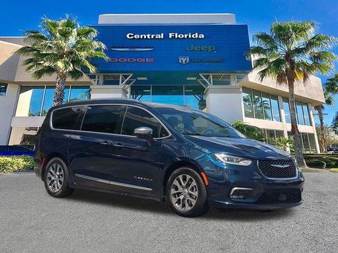 Certified 2022 Chrysler Pacifica Pinnacle FWD image 2