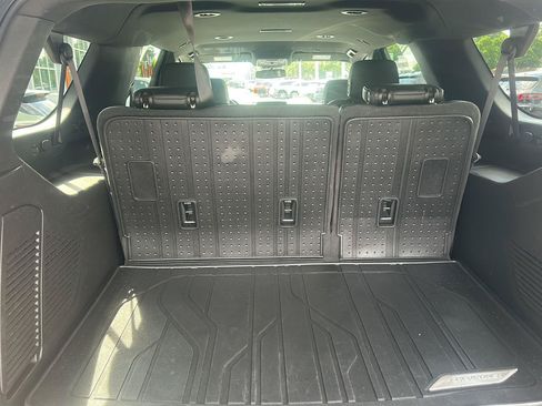 Used 2023 Chevrolet Suburban Z71 w/ Luxury Package AWD/4WD image 18