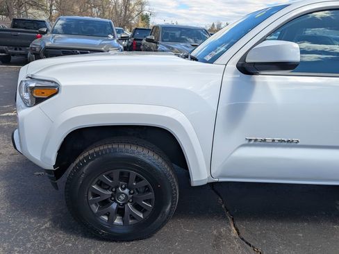Certified 2023 Toyota Tacoma SR5 AWD/4WD image 2
