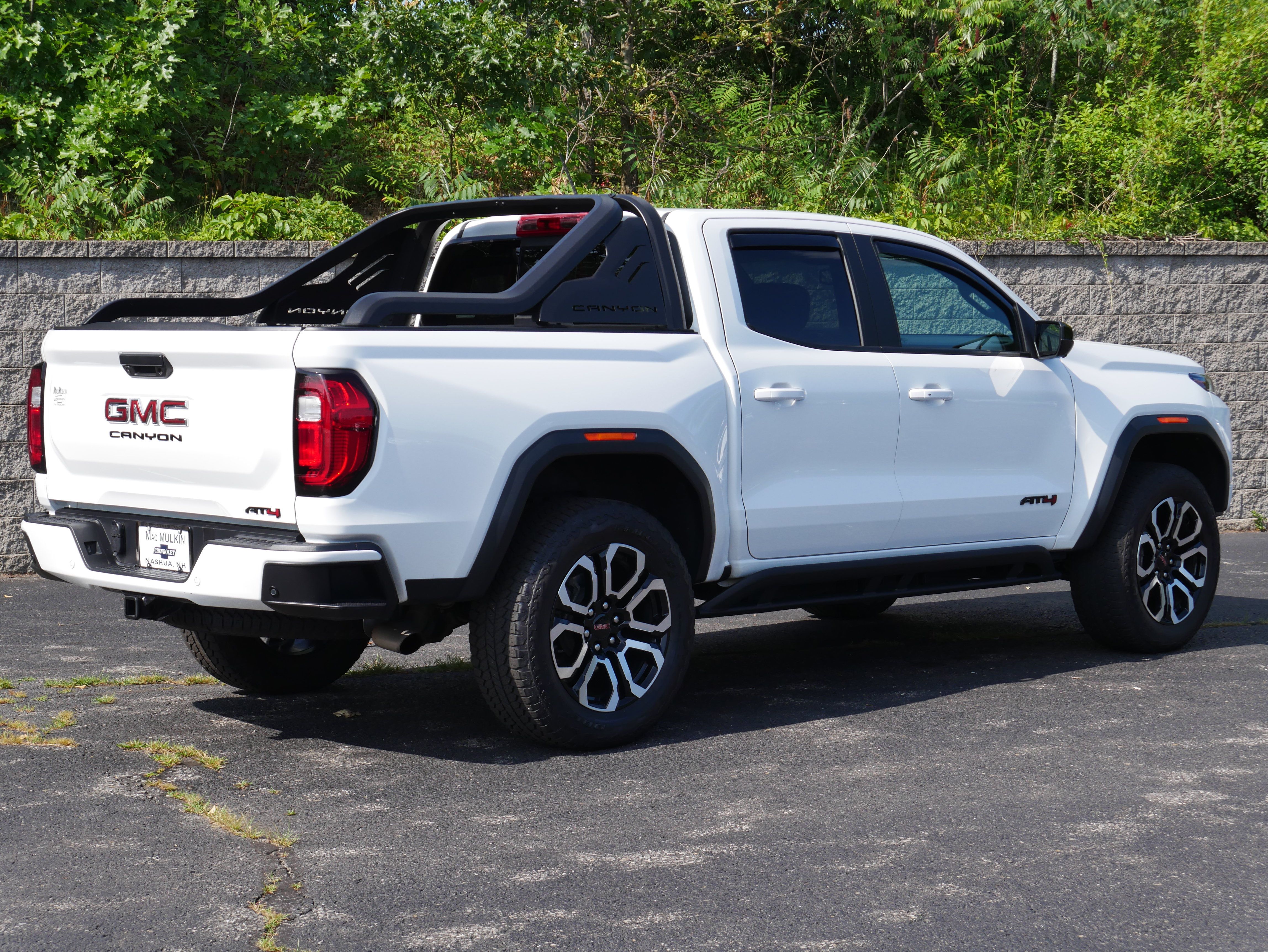 Certified 2025 GMC Canyon AT4 w/ Nightfall Edition AWD/4WD image 9
