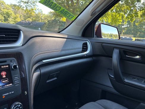 Used 2015 Chevrolet Traverse LT w/ Style and Technology Package image 25