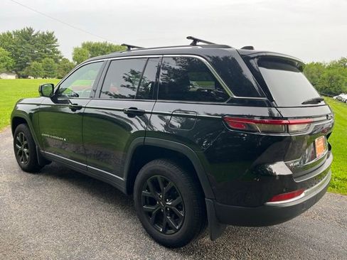 Used 2022 Jeep Grand Cherokee Limited w/ Trailer Tow Prep Group (B) AWD/4WD image 7