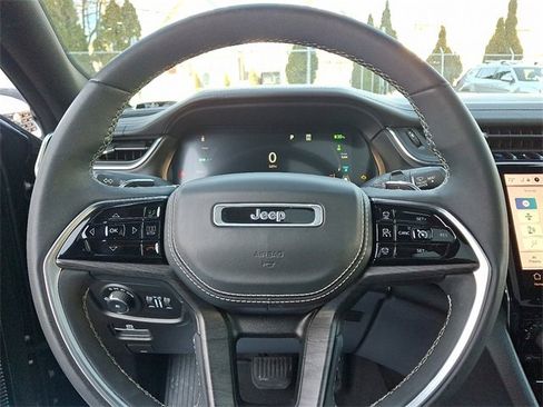 Used 2023 Jeep Grand Cherokee Overland w/ Luxury Tech Group IV image 21