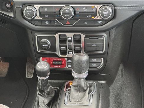 Used 2026 Jeep Gladiator Rubicon AWD/4WD image 14
