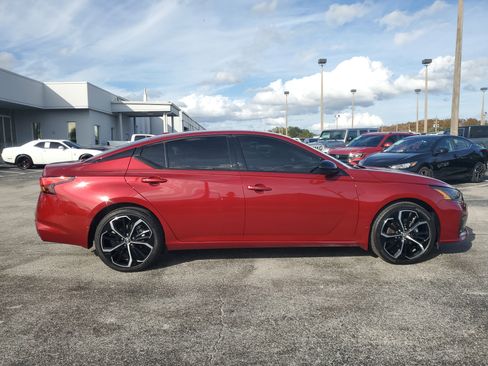 Used 2025 Nissan Altima 2.5 SR w/ SR Premium Package image 9