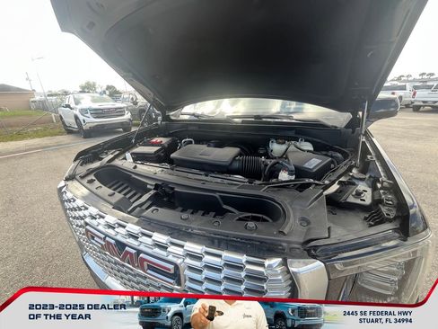 Used 2021 GMC Yukon Denali w/ Denali Premium Package image 23