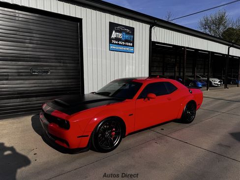 Used 2022 Dodge Challenger R/T Scat Pack image 1