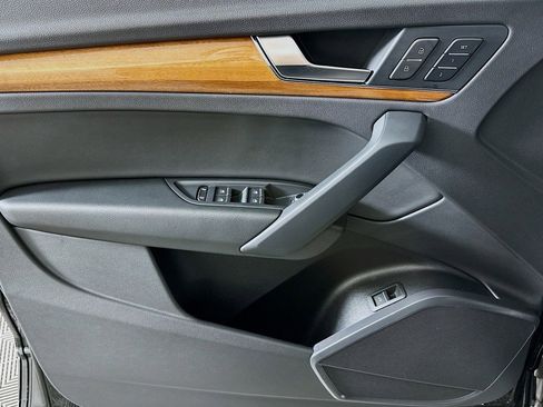 Used 2023 Audi Q5 2.0T Premium w/ Convenience Package image 21