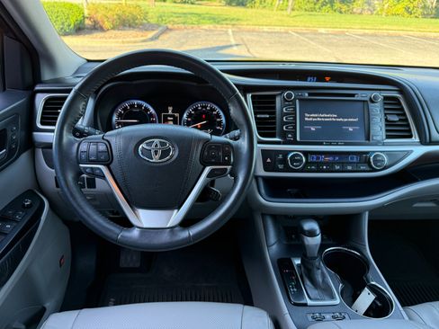 Used 2016 Toyota Highlander Limited image 9