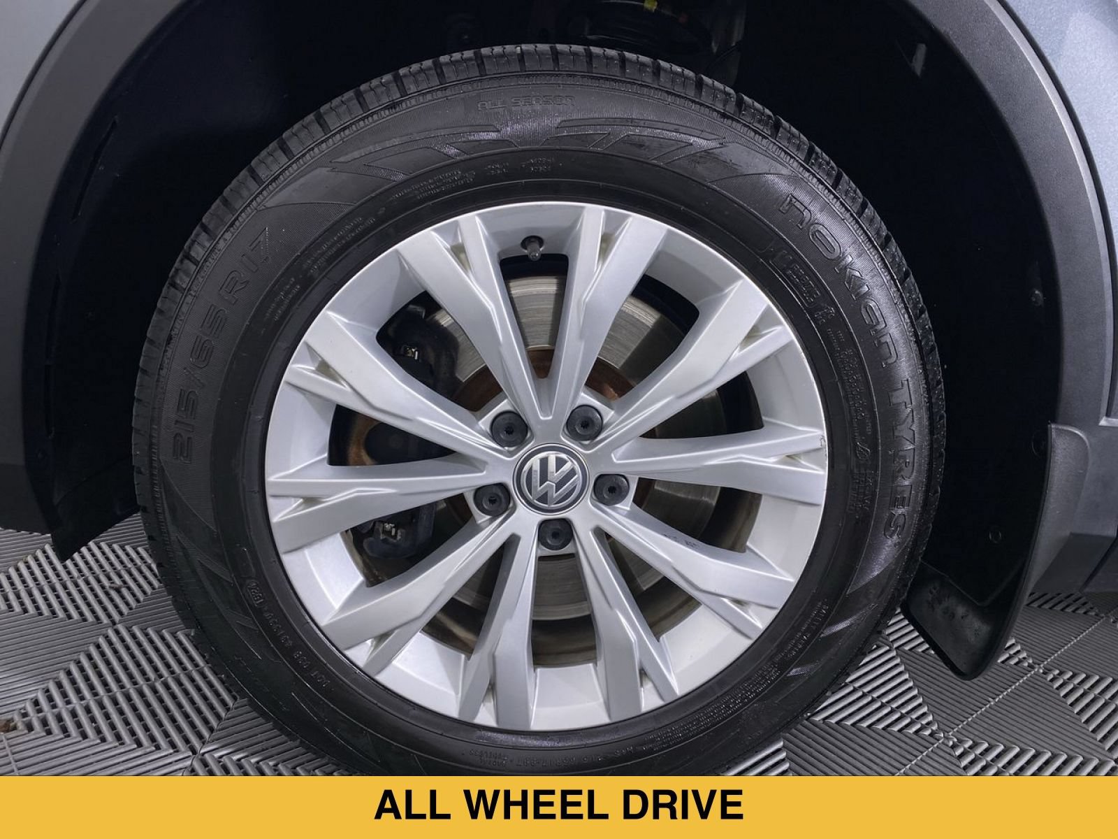 Used 2019 Volkswagen Tiguan SE AWD/4WD image 14