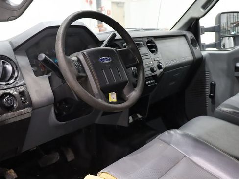 Used 2016 Ford F550 2WD Regular Cab Super Duty image 13