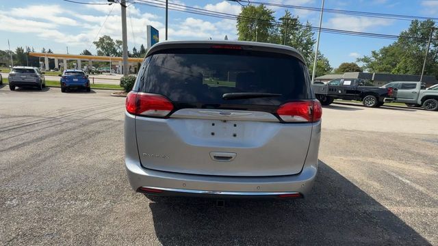 Used 2020 Chrysler Pacifica Touring-L Plus FWD image 7