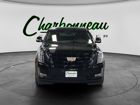 Used 2019 Cadillac Escalade Luxury w/ Escalade Sport Edition AWD/4WD image 8