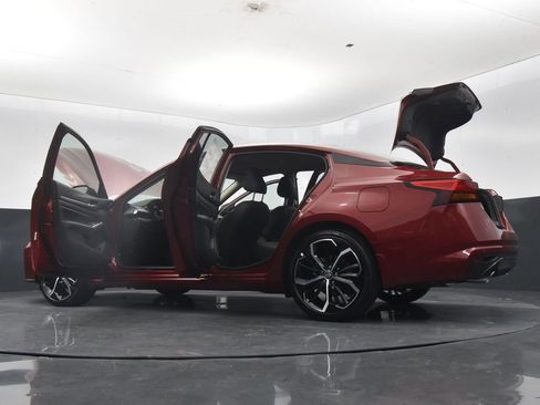 Certified 2025 Nissan Altima 2.5 SR image 42