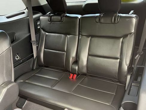 Used 2024 Ford Explorer XLT AWD/4WD image 21