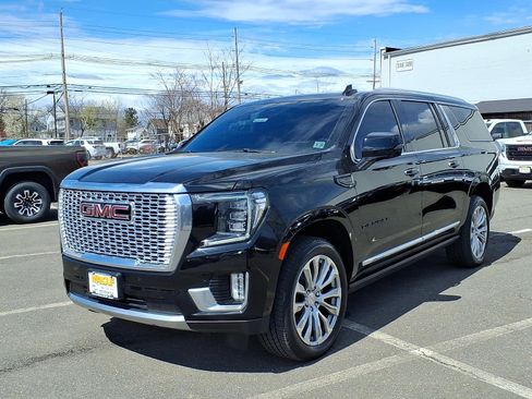 Certified 2024 GMC Yukon XL Denali w/ Advanced Technology Package AWD/4WD image 3