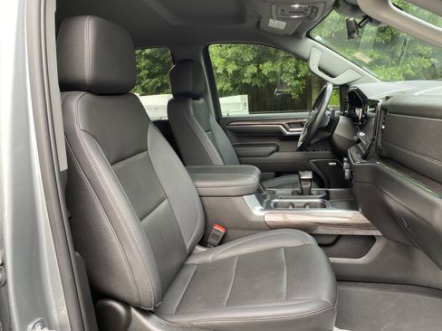 Used 2023 Chevrolet Silverado 1500 LTZ w/ Technology Package AWD/4WD image 38