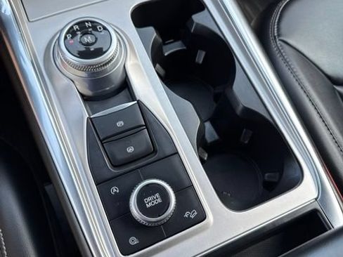 Used 2021 Ford Explorer XLT w/ Equipment Group 202A AWD/4WD image 26
