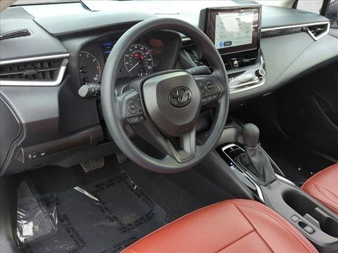 Used 2025 Toyota Corolla LE FWD image 10