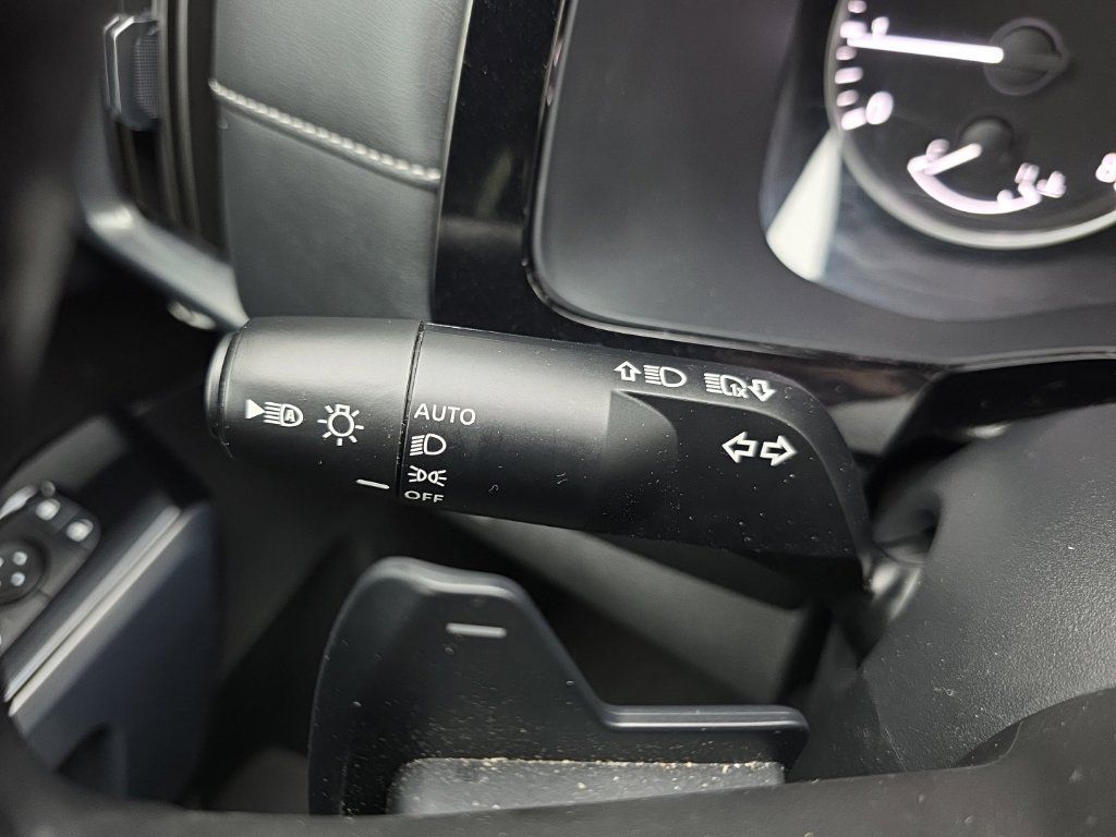 Used 2024 Nissan Pathfinder SL w/ Lighting Package (N92) AWD/4WD image 21