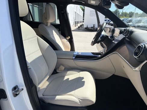 Used 2025 Mercedes-Benz GLC 300 4MATIC image 35