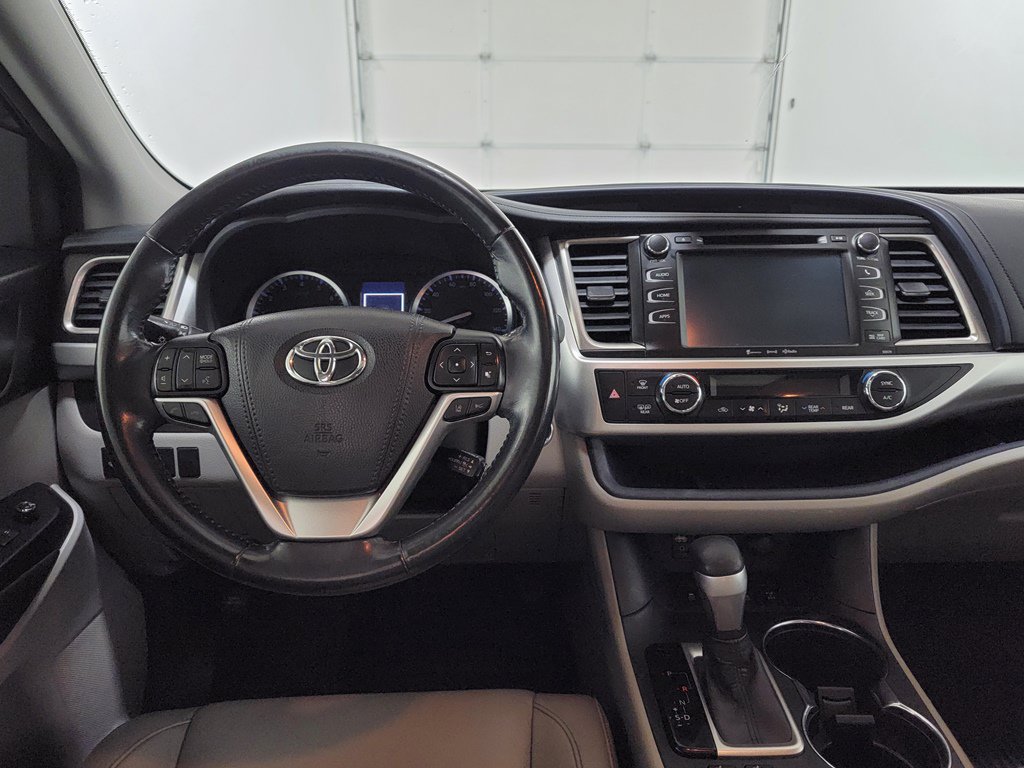 Used 2018 Toyota Highlander XLE AWD/4WD image 12