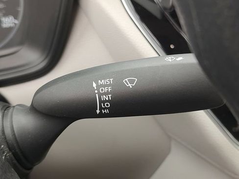 Used 2025 Toyota Corolla Cross L FWD image 21