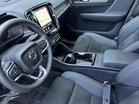 Used 2023 Volvo XC40 Recharge Ultimate AWD/4WD image 9