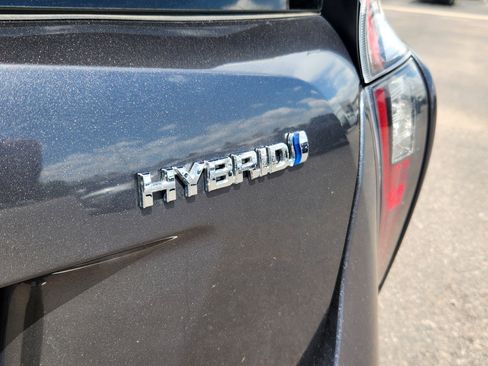 Used 2018 Toyota Prius Three w/ Advanced Technology Package FWD image 18