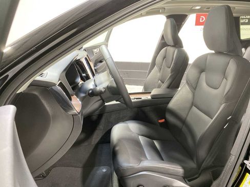 Used 2023 Volvo XC60 B5 Plus image 11
