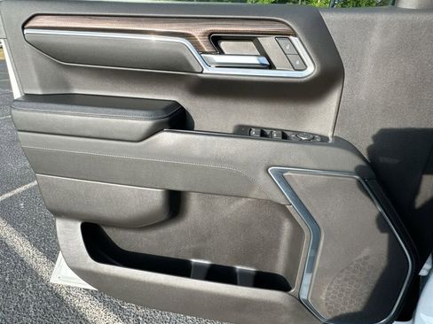 Used 2024 Chevrolet Silverado 1500 LT RWD image 15