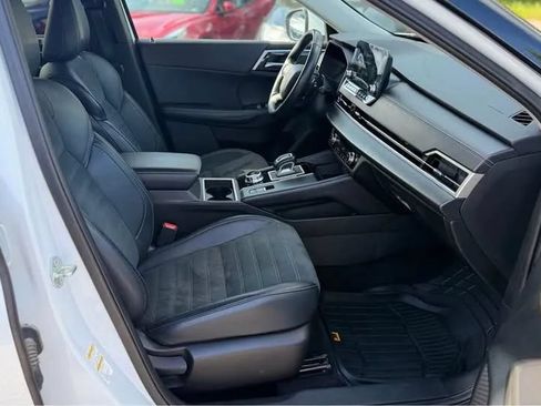 Used 2024 Mitsubishi Outlander FWD image 3