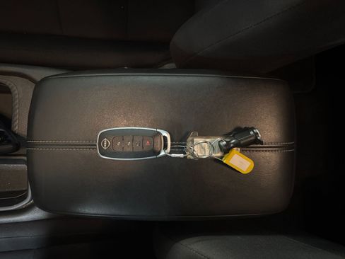 Used 2025 Nissan Sentra S image 22