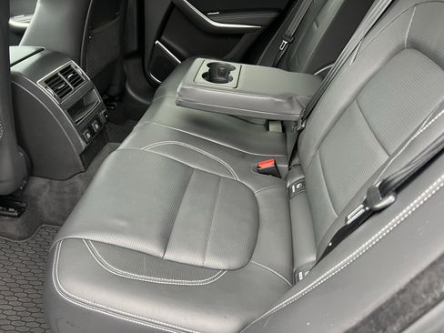 Certified 2025 Jaguar F-PACE R-Dynamic S image 31