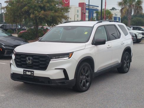 Used 2025 Honda Pilot Sport image 8