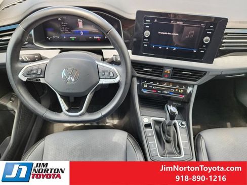 Used 2025 Volkswagen Jetta SE FWD image 27