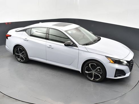 New 2025 Nissan Altima 2.5 SR image 43
