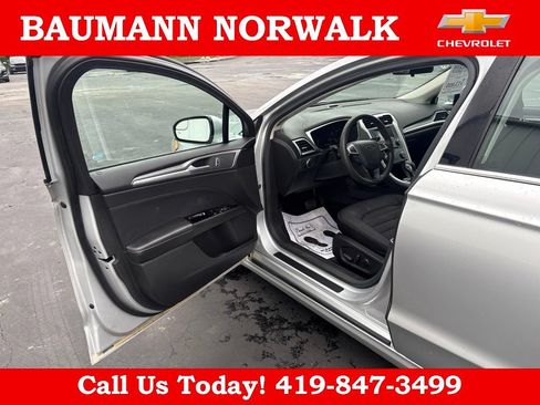 Used 2015 Ford Fusion SE FWD image 13
