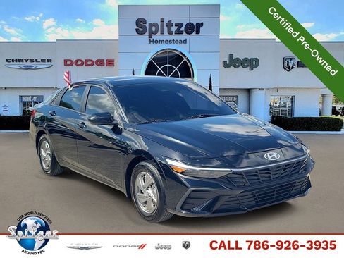 Used 2025 Hyundai Elantra SE FWD image 1