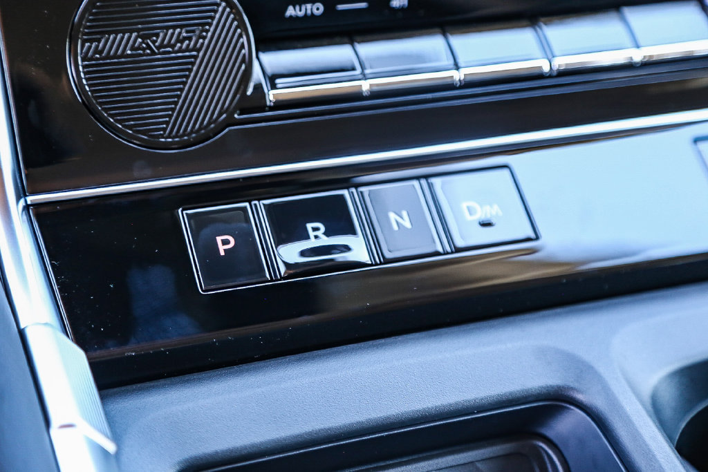 Used 2025 Nissan Armada SV AWD/4WD image 22