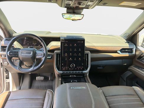 Used 2025 GMC Yukon Denali Ultimate AWD/4WD image 18
