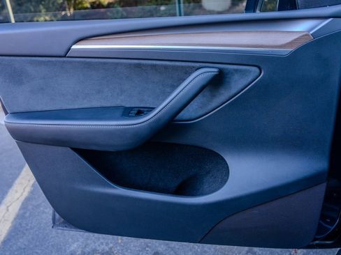 Used 2024 Tesla Model Y Long Range image 14